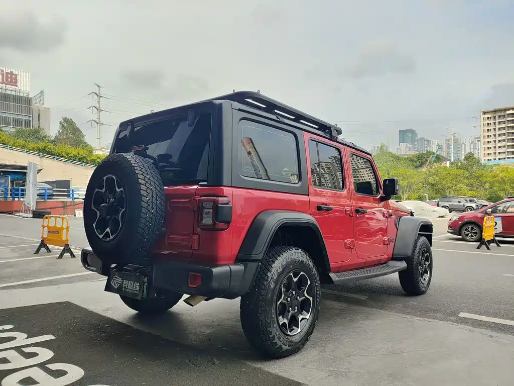 Jeep Wrangler PHEV — фото 17