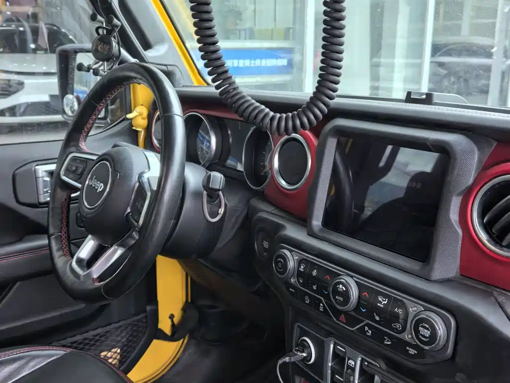 Jeep Wrangler — фото 7
