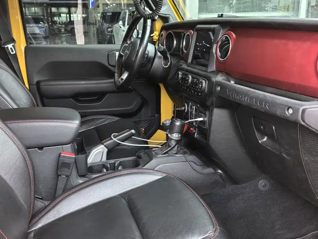 Jeep Wrangler — фото 9
