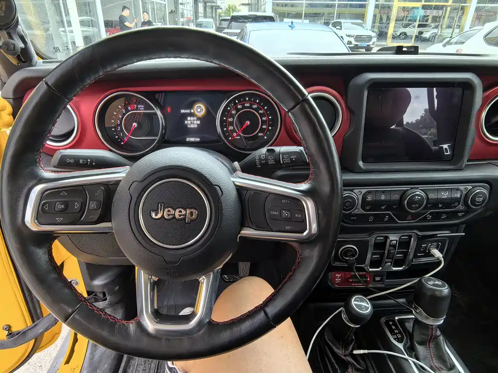 Jeep Wrangler — фото 10