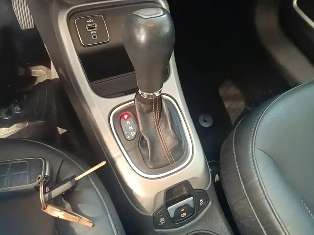 Jeep Compass — фото 14