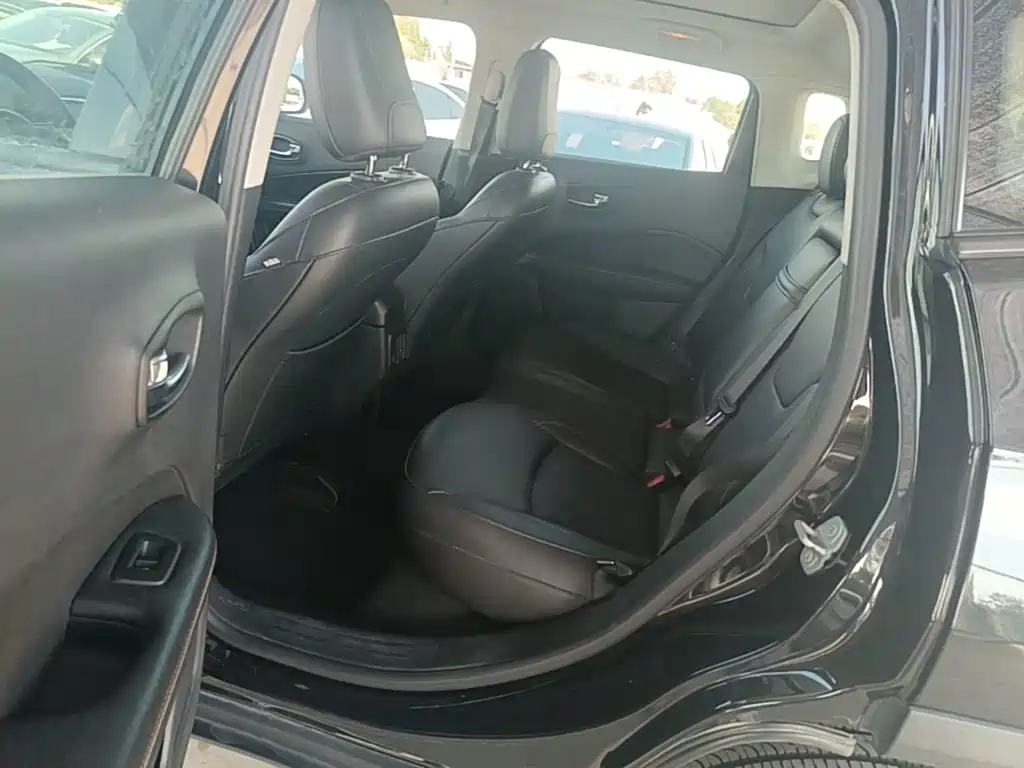 Jeep Compass — фото 17