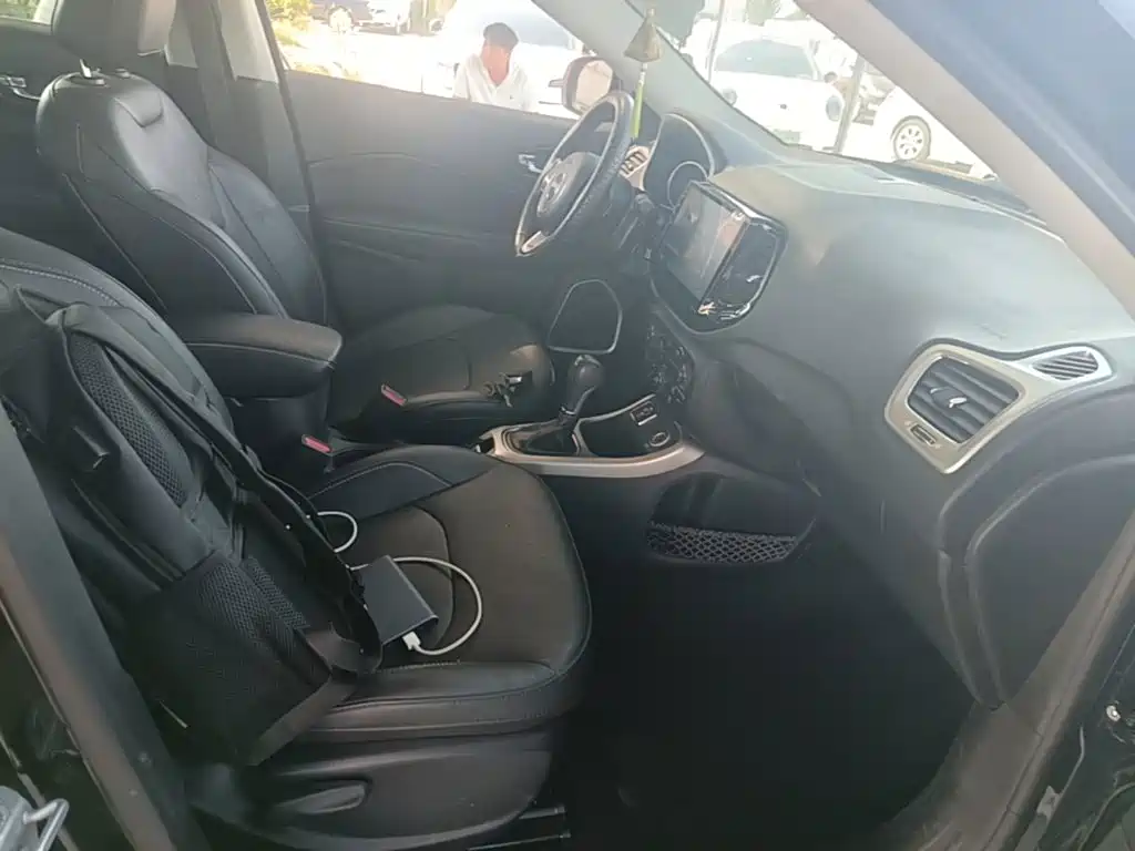 Jeep Compass — фото 25