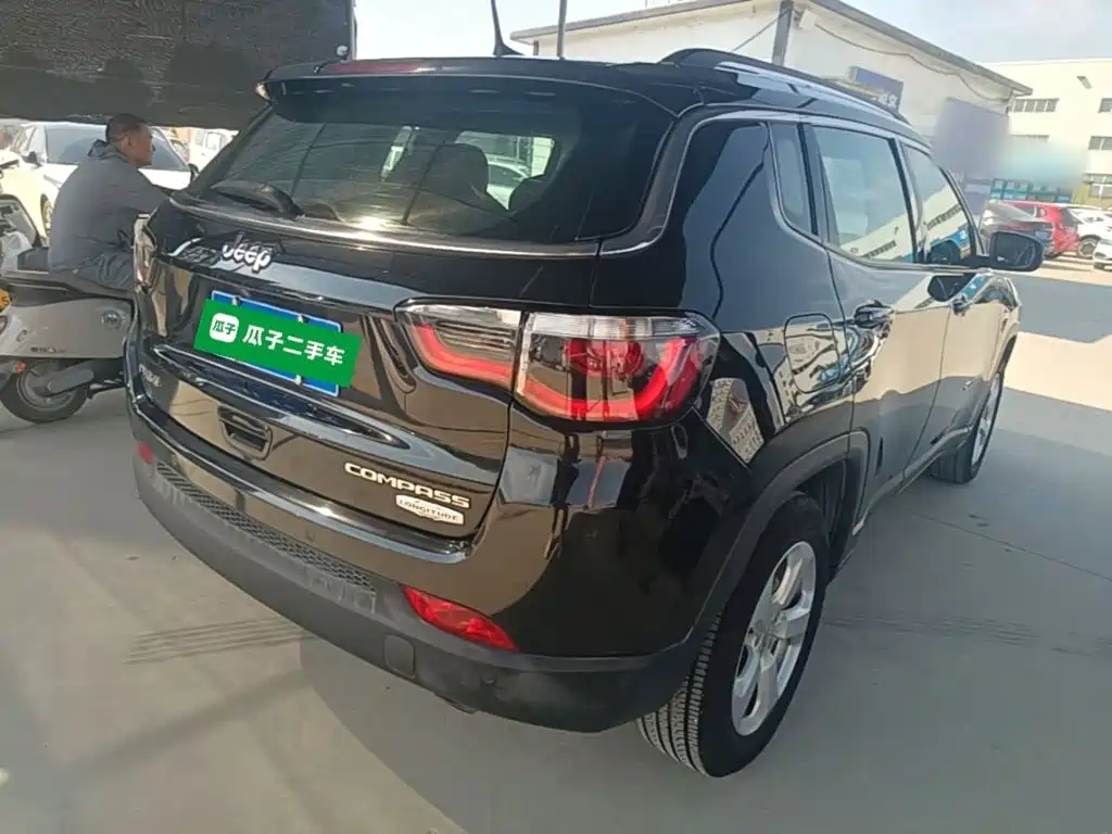 Jeep Compass — фото 7