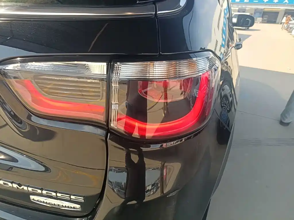 Jeep Compass — фото 8