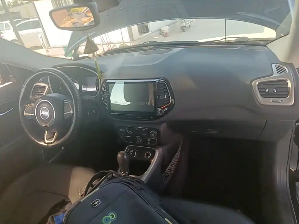 Jeep Compass — фото 10