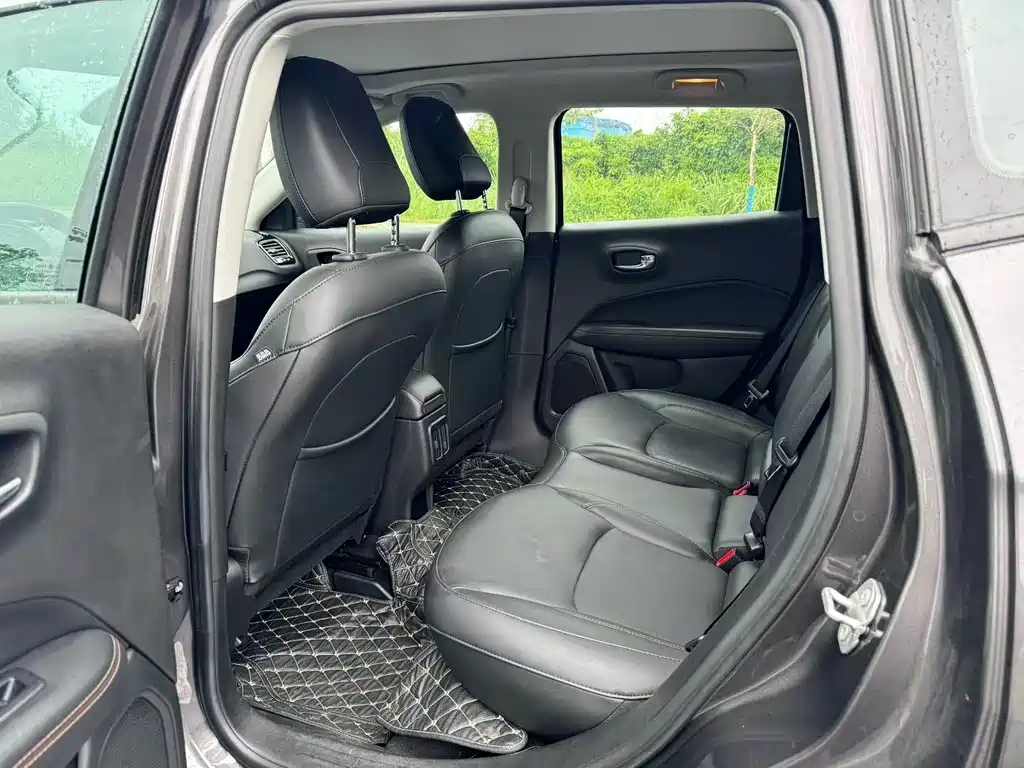 Jeep Compass — фото 8