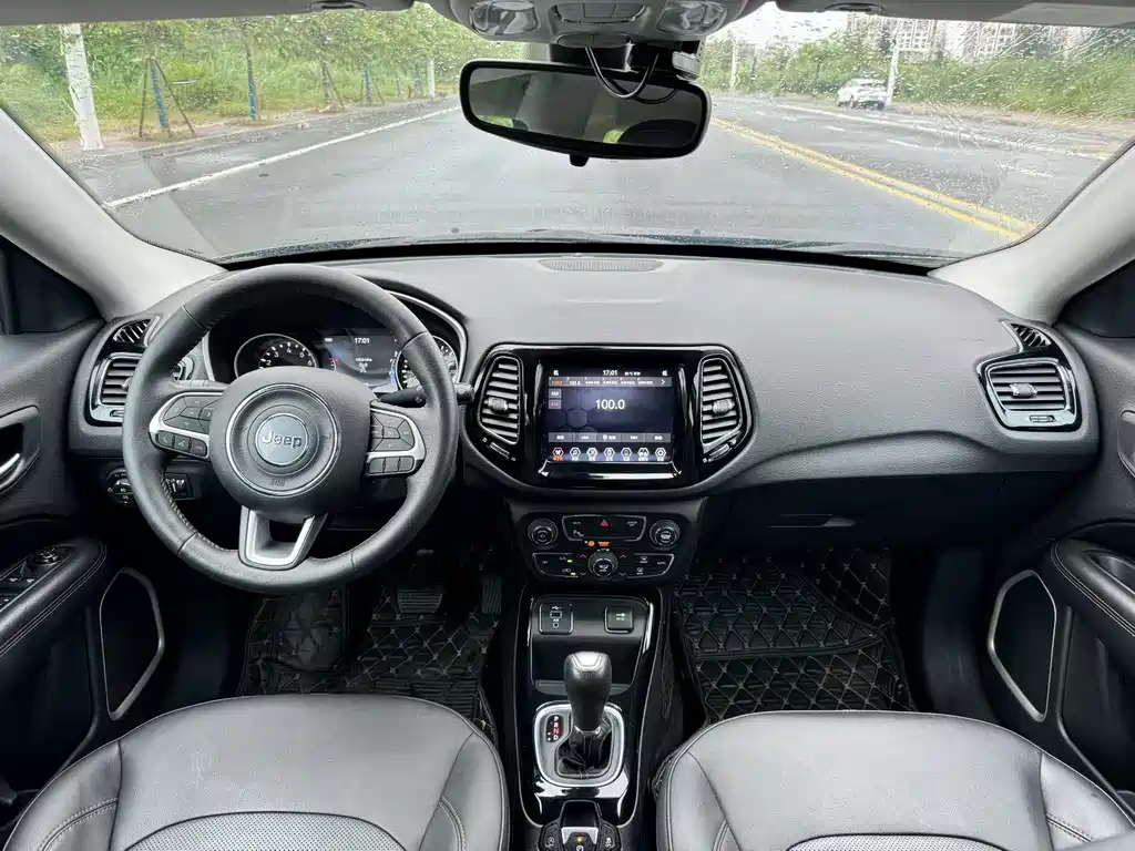 Jeep Compass — фото 9