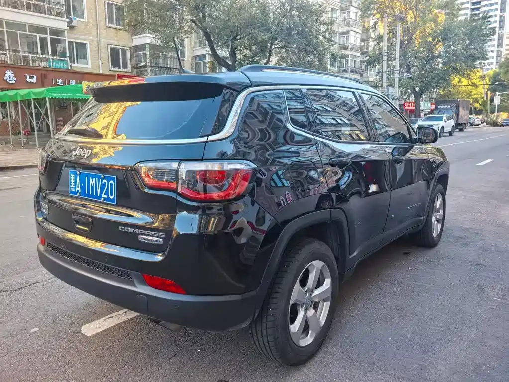 Jeep Compass — фото 4