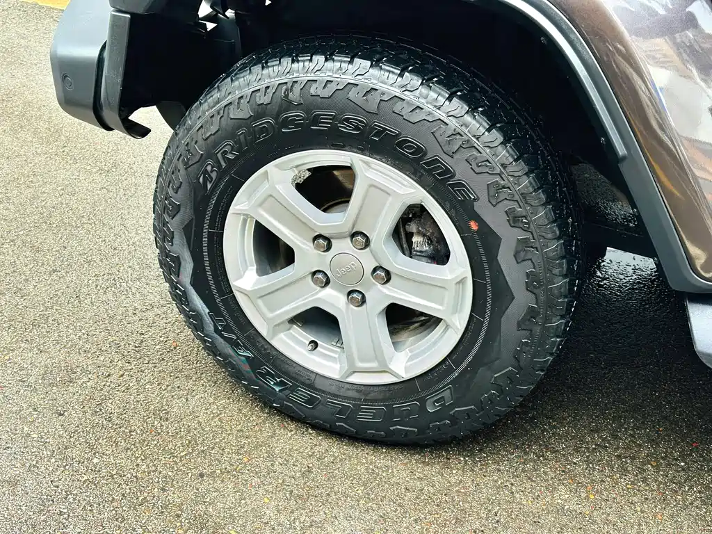 Jeep Wrangler — фото 15