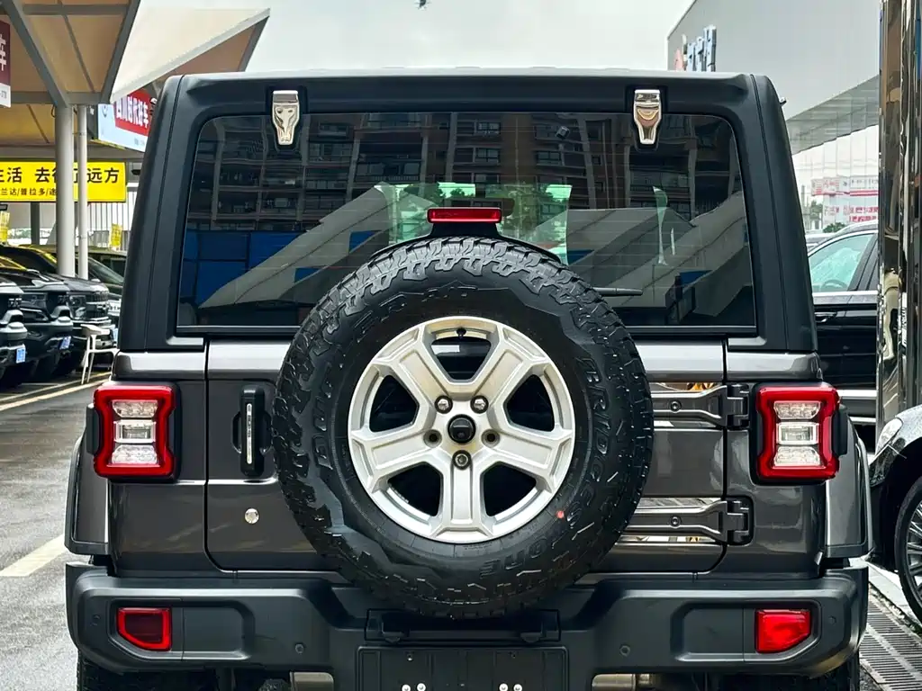 Jeep Wrangler — фото 3