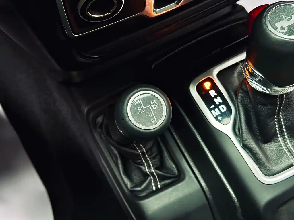 Jeep Wrangler — фото 10