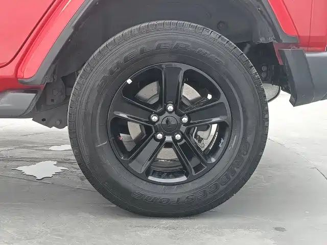 Jeep Wrangler — фото 13