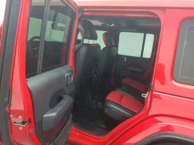 Jeep Wrangler — фото 10