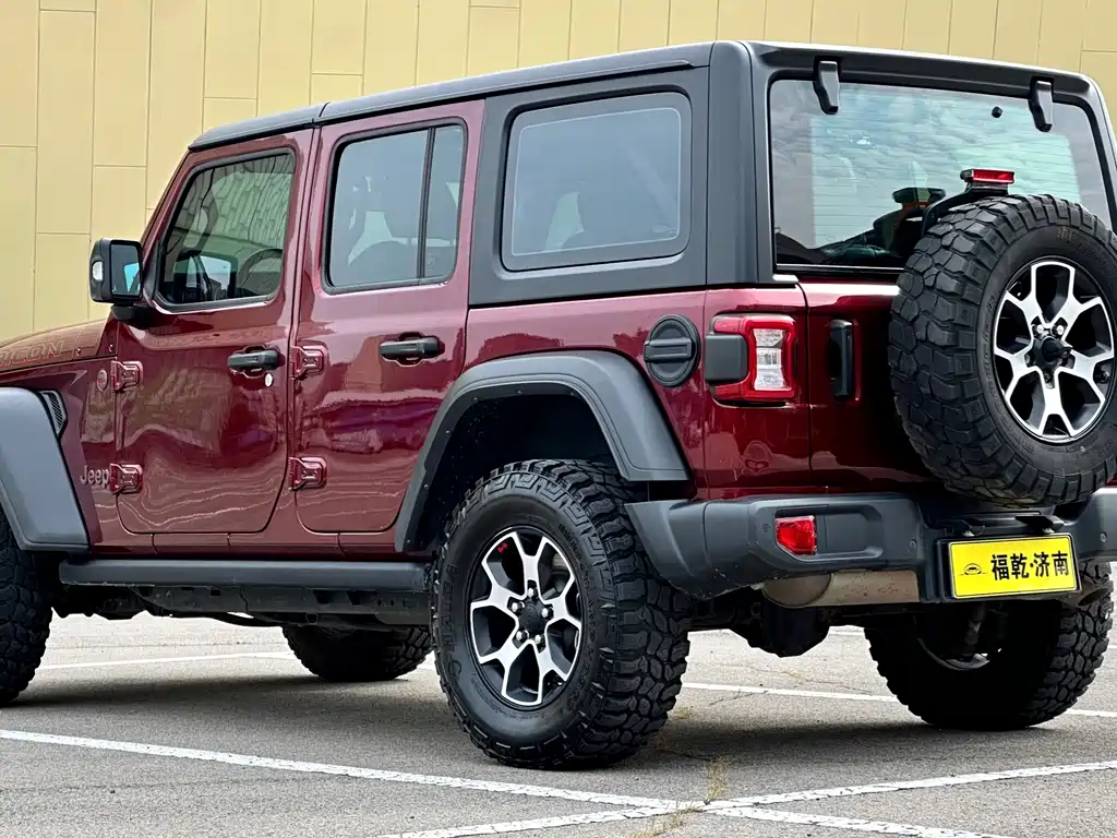 Jeep Wrangler — фото 8