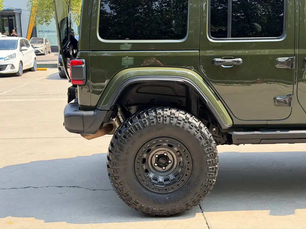 Jeep Wrangler — фото 9