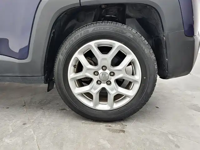 Jeep Renegade — фото 13