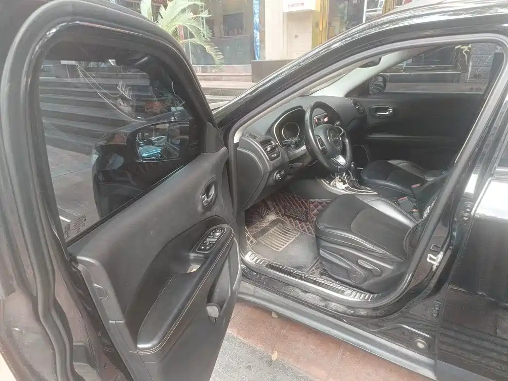 Jeep Compass — фото 17