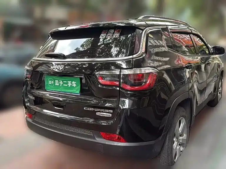 Jeep Compass — фото 6