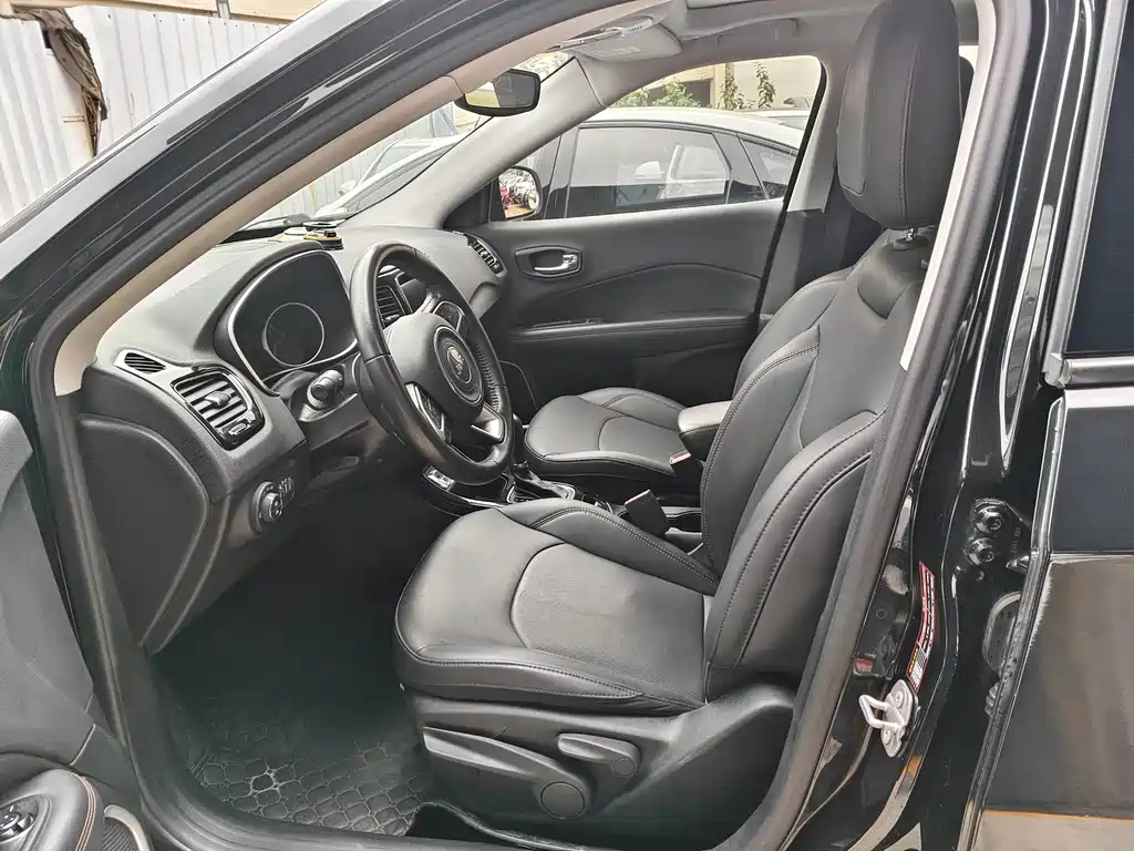 Jeep Compass — фото 2