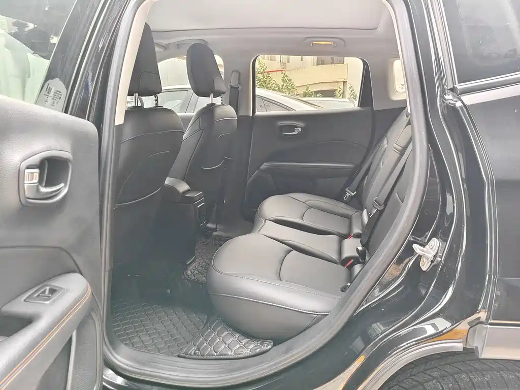 Jeep Compass — фото 4