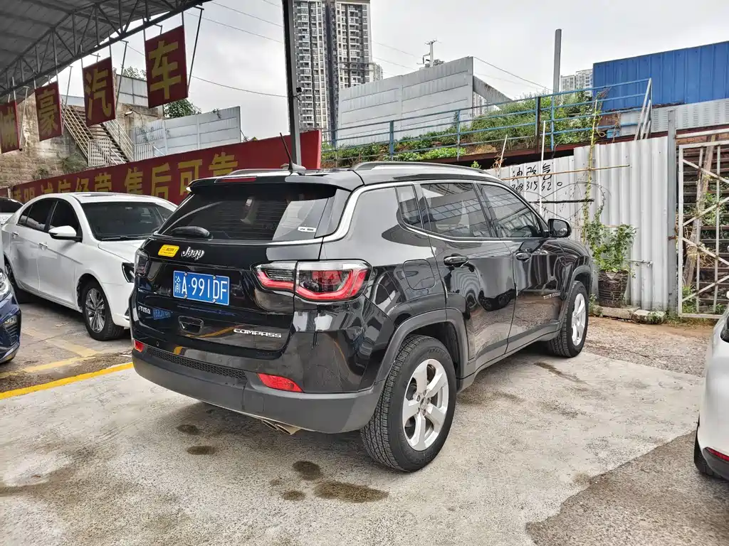 Jeep Compass — фото 7