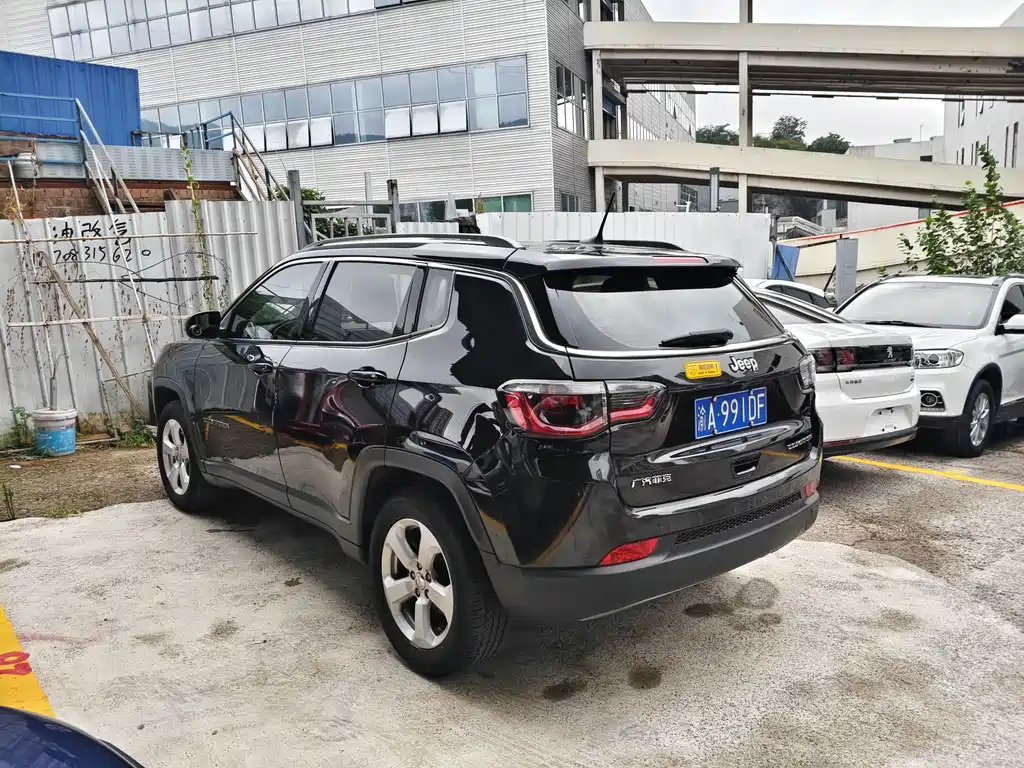 Jeep Compass — фото 9