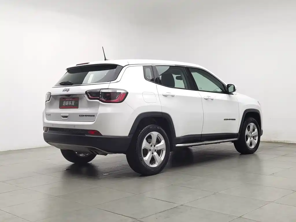 Jeep Compass — фото 2