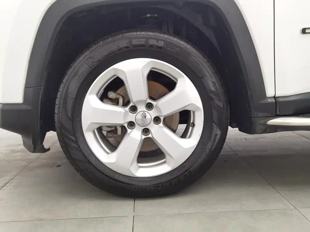 Jeep Compass — фото 17