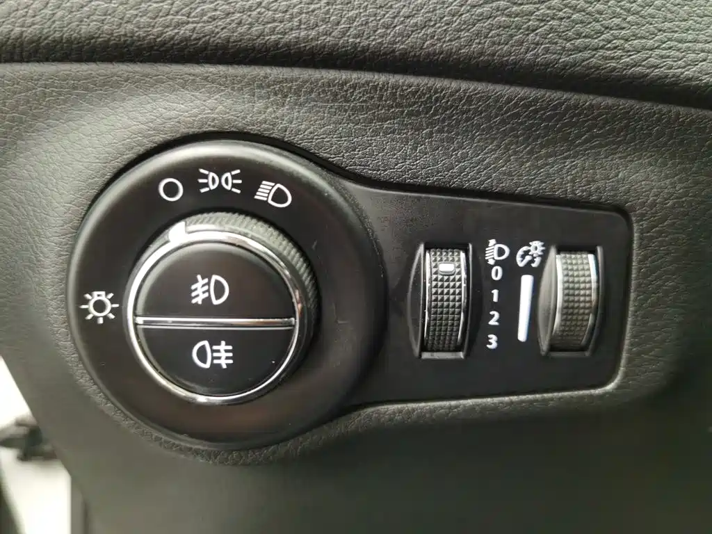 Jeep Compass — фото 21