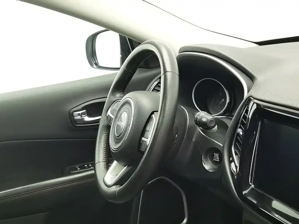 Jeep Compass — фото 22
