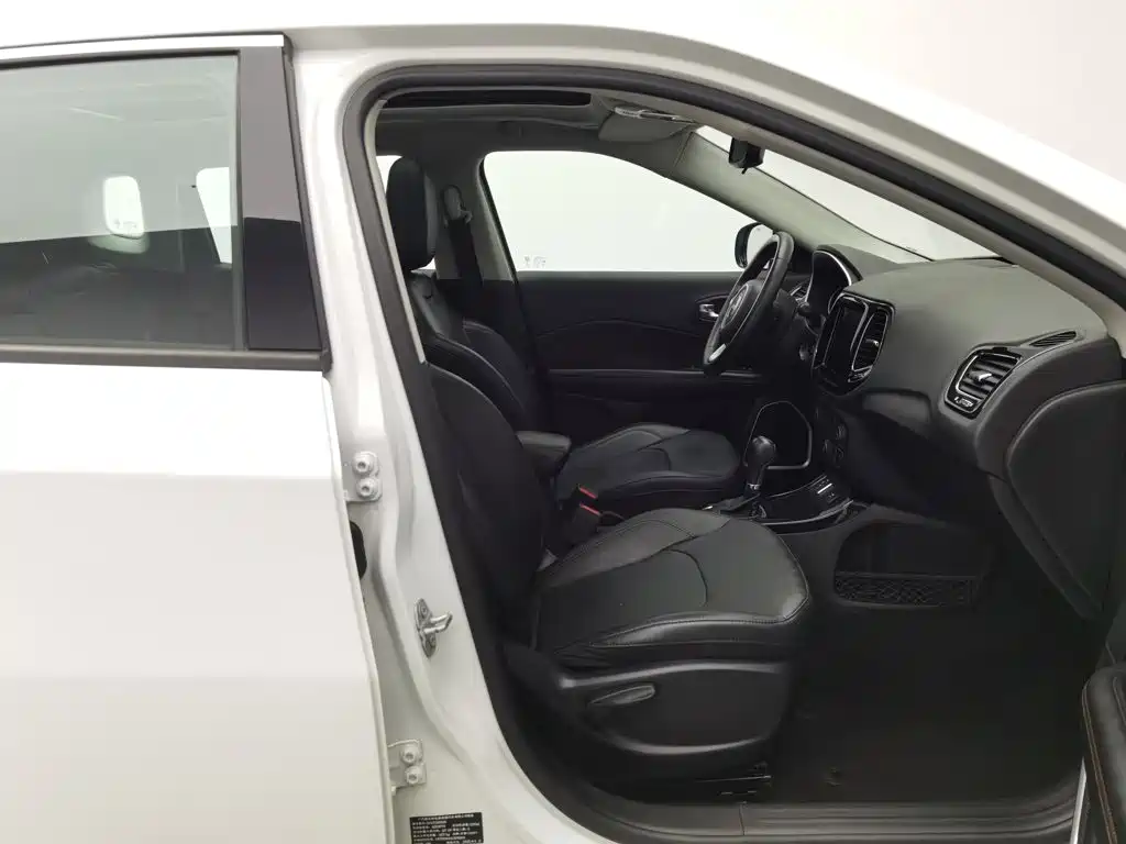 Jeep Compass — фото 23