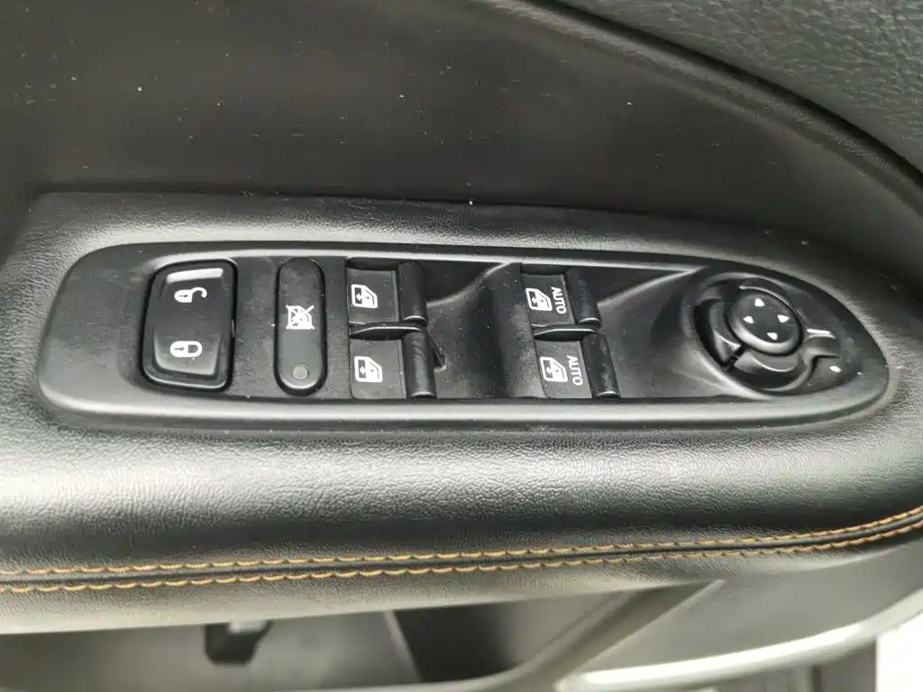 Jeep Compass — фото 9