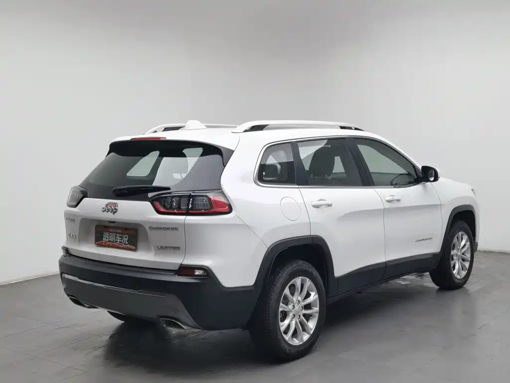 Jeep Cherokee — фото 2