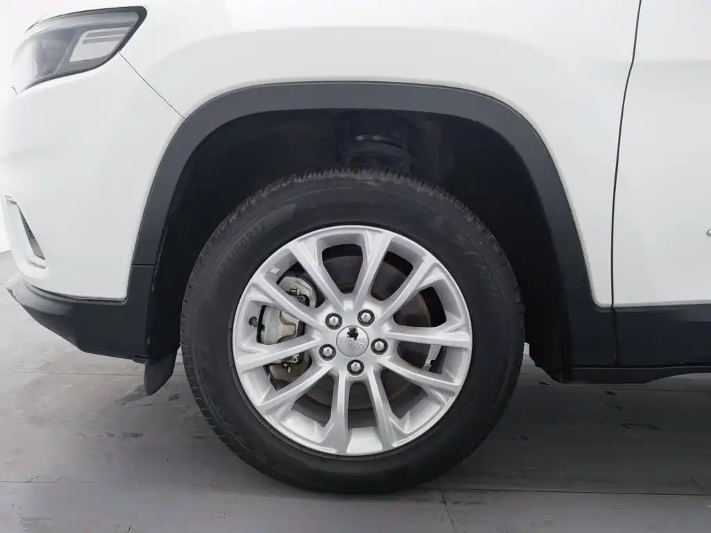 Jeep Cherokee — фото 17
