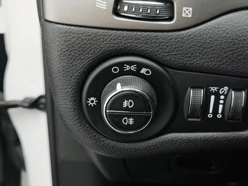 Jeep Cherokee — фото 21