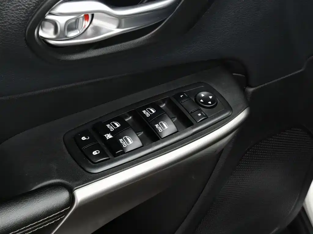 Jeep Cherokee — фото 9