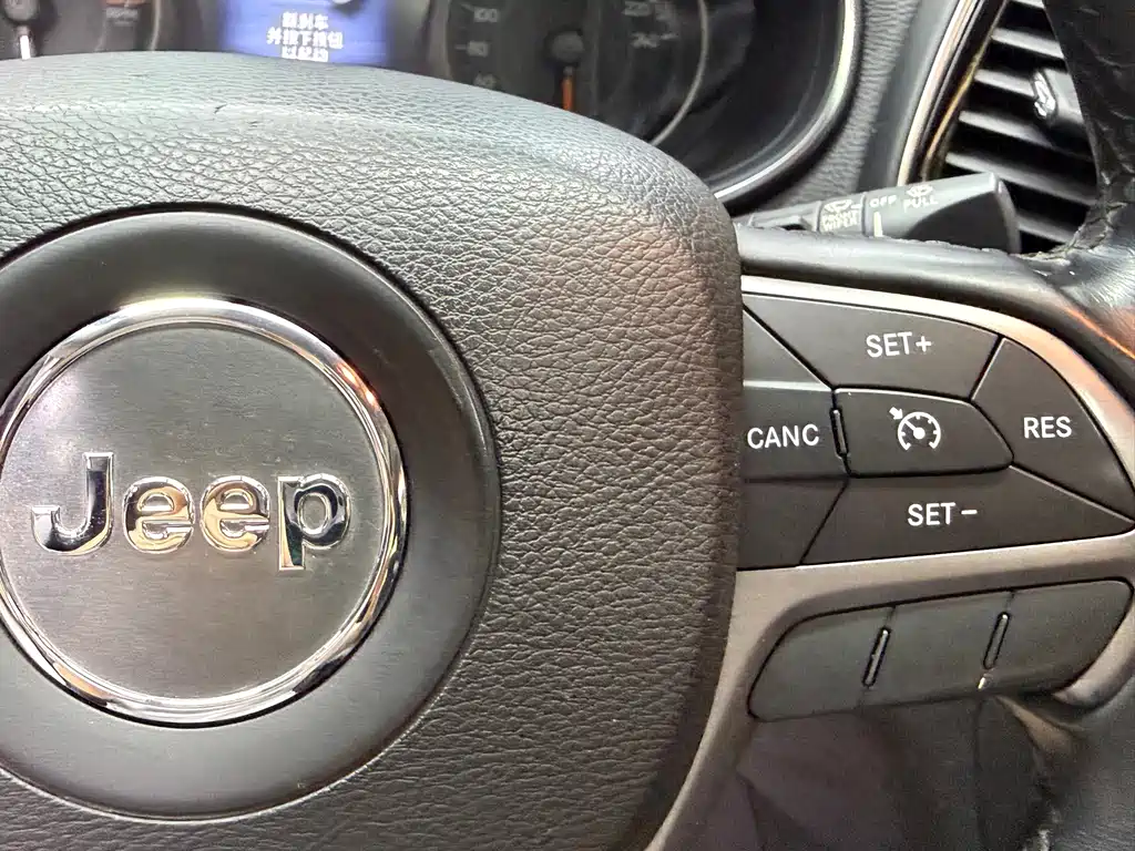 Jeep Cherokee — фото 19