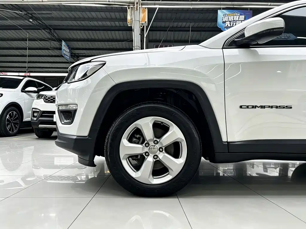 Jeep Compass — фото 4