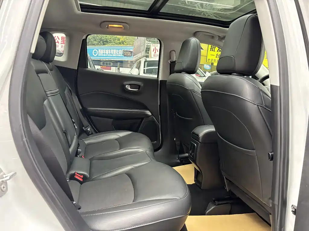 Jeep Compass — фото 8