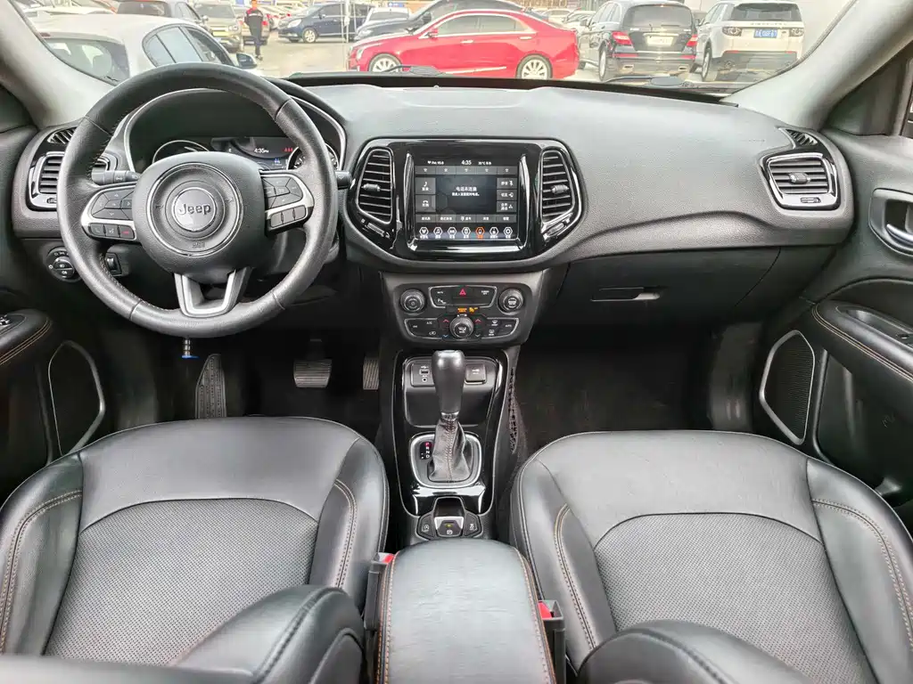 Jeep Compass — фото 11