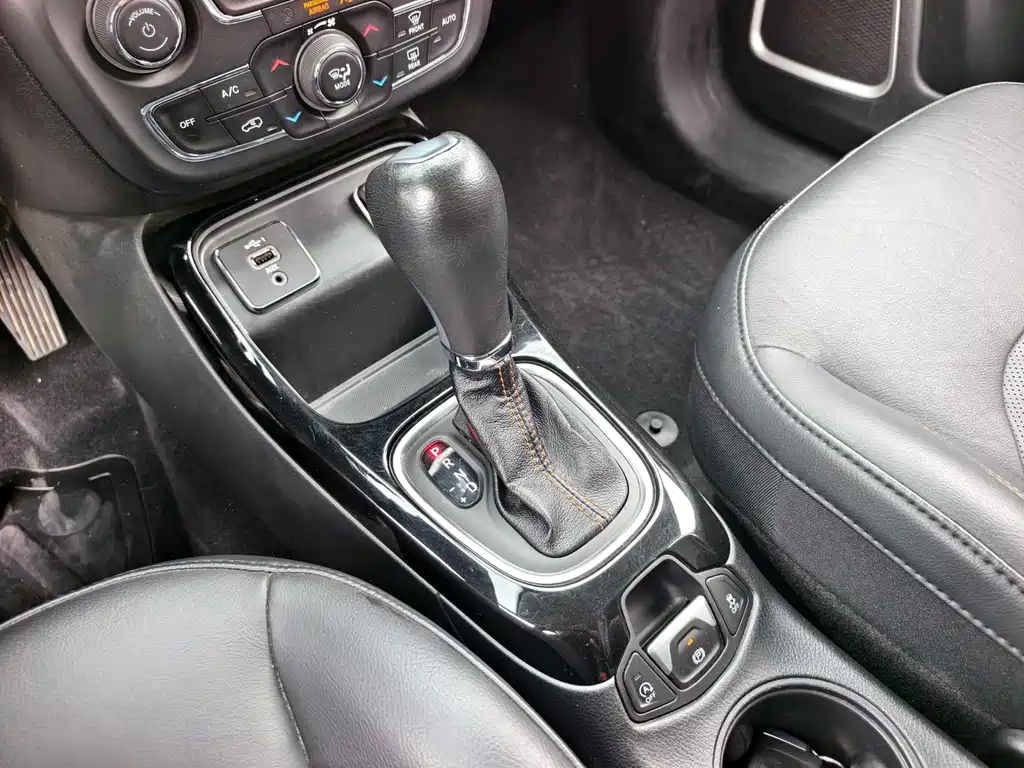 Jeep Compass — фото 6