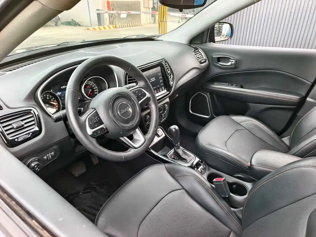 Jeep Compass — фото 7