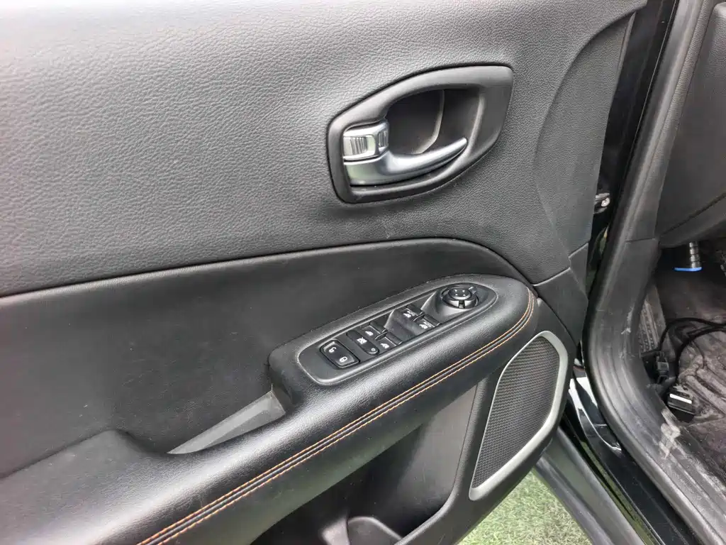 Jeep Compass — фото 9
