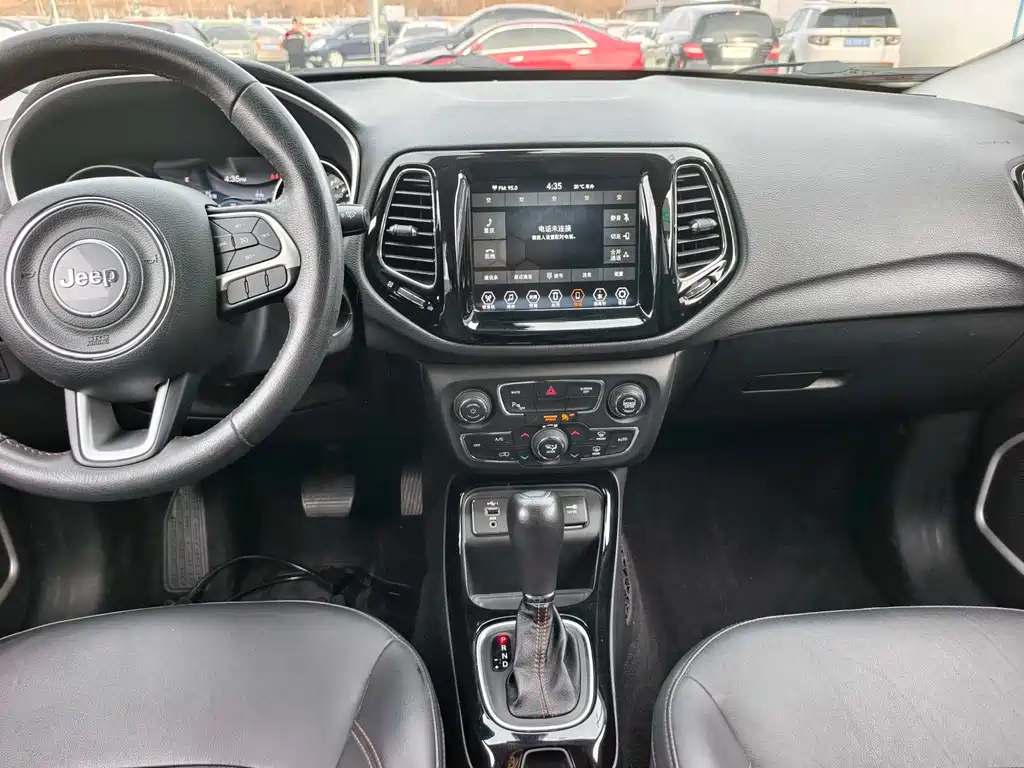 Jeep Compass — фото 10