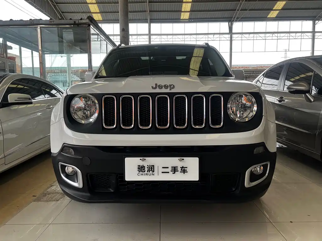 Jeep Renegade — фото 2