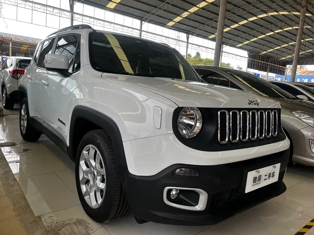 Jeep Renegade — фото 3