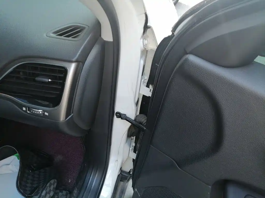 Jeep Cherokee — фото 19