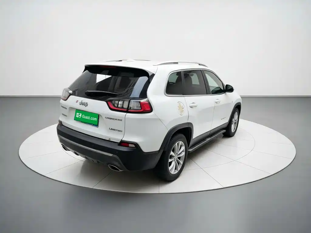 Jeep Cherokee — фото 4