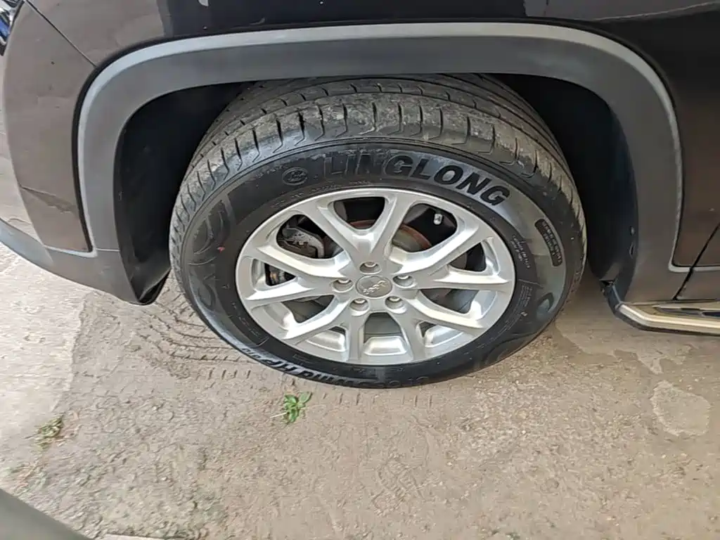 Jeep Cherokee — фото 23